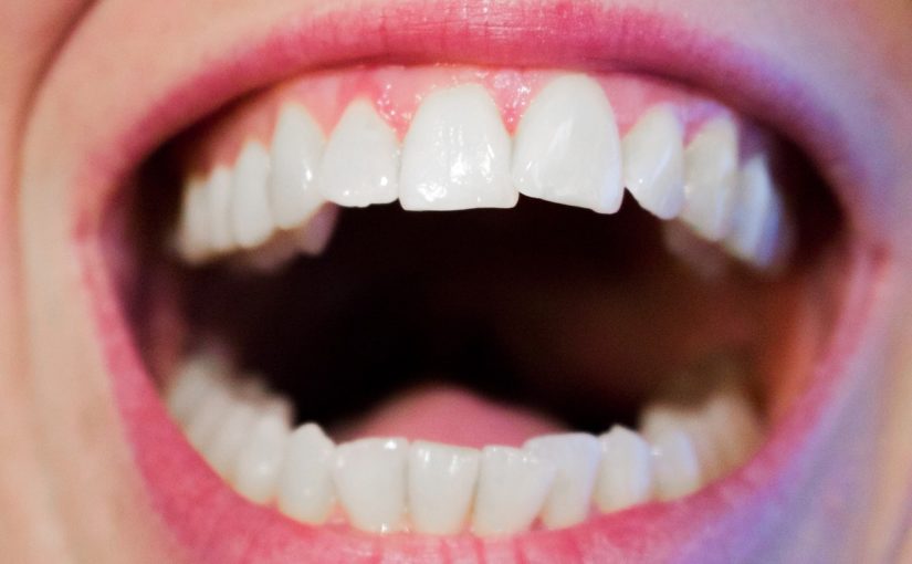Nowoczesna technologia używana w salonach stomatologii estetycznej być może sprawić, że odbierzemy piękny uśmiech.